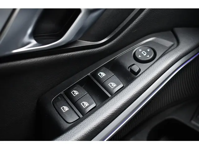 BMW 3 Serie Touring 320i M-Sport 2020 Benzine 61