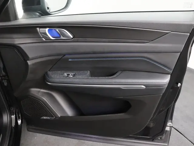 Lynk & Co 01 1.5 2023 Hybride Benzine 35