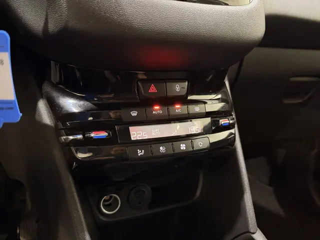 Peugeot 208 HB 1.2 VTi Style Navi/Clima 2014 Benzine 20