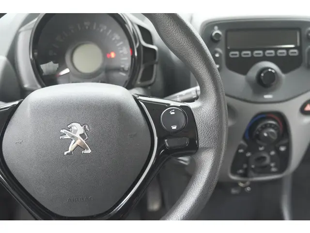 Peugeot 108 1.0 e-VTi Active 2021 Benzine 28