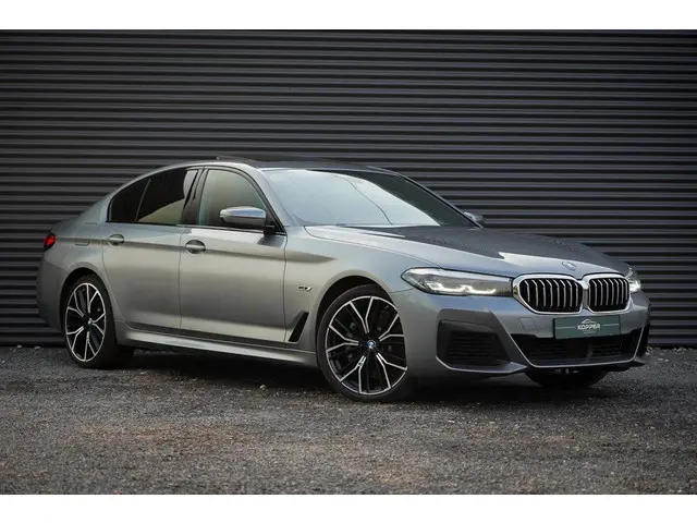 BMW 5 Serie 530e High Executive 2022 Hybride Benzine 12