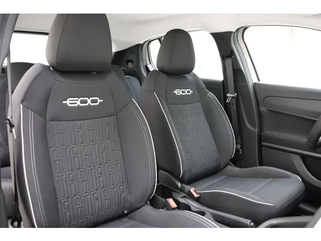 Fiat 600 1.2 Hybrid Urban 2025 Hybride Benzine 15