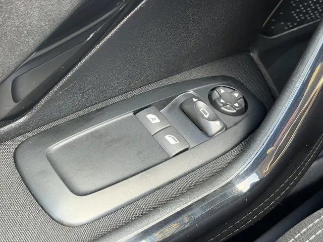 Peugeot 208 1.2 PureTech Active 2018 Benzine 24