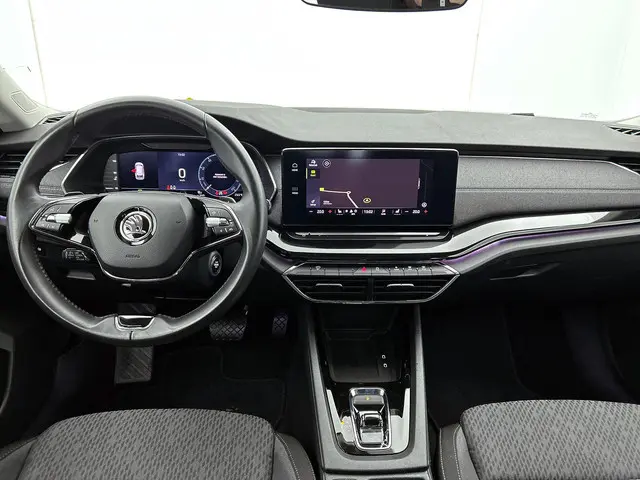 Škoda Octavia Combi 1.5 e-TSI DSG Style 2022 Benzine 23