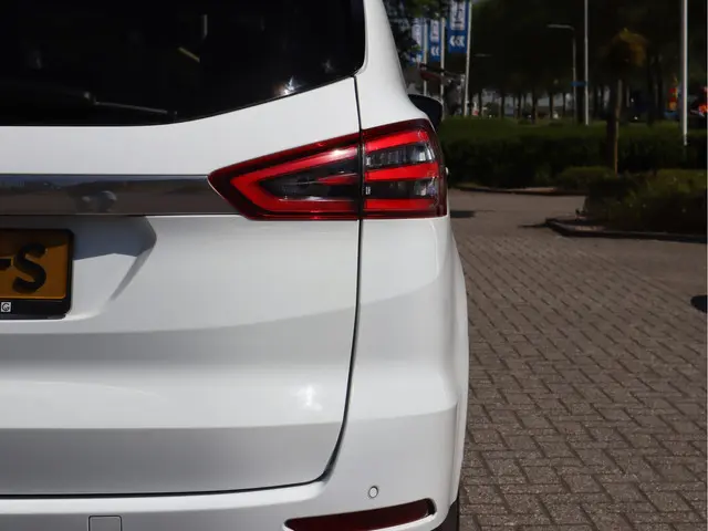 Ford S-Max 1.5 Titanium 2016 Benzine 21