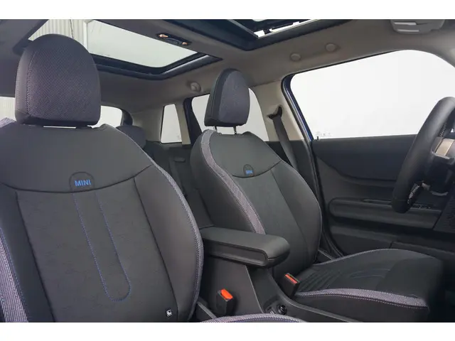 MINI 5-Deurs Cooper C 2025 Benzine 7