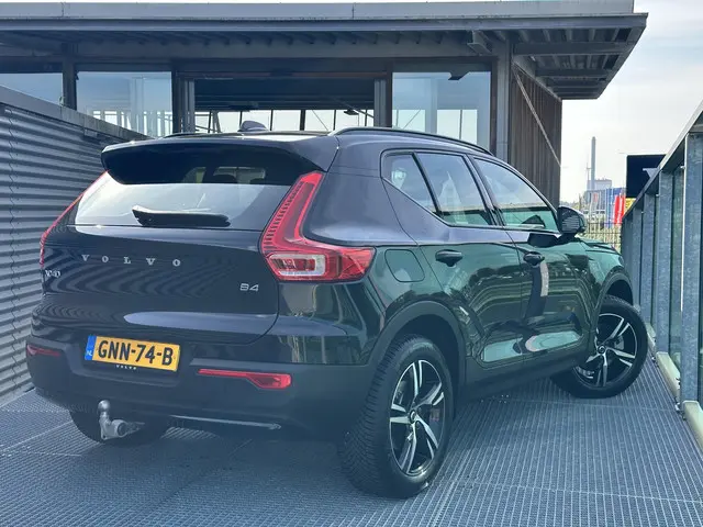 Volvo XC40 2.0 B4 Plus Dark 2024 Benzine 2