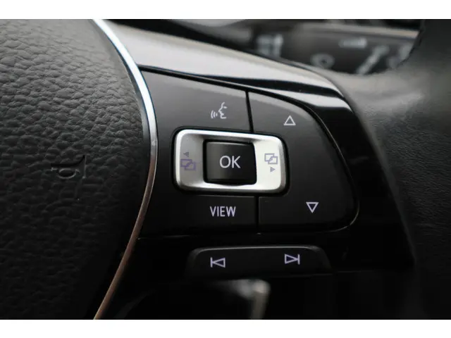 Volkswagen T-Roc 1.0 TSI Style Business 2020 Benzine 32