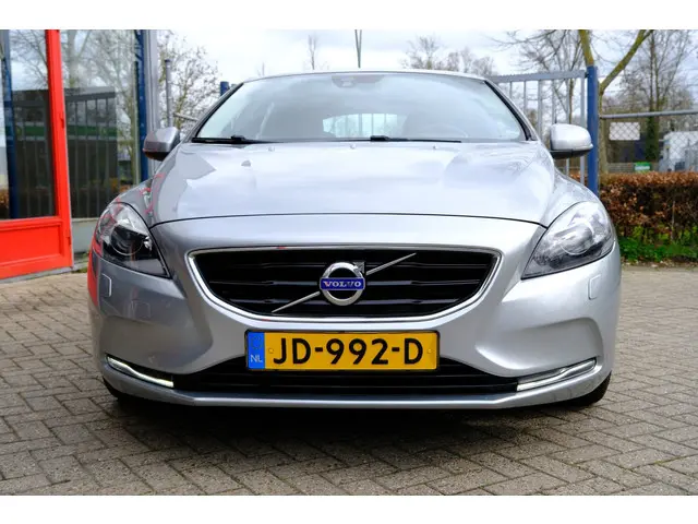 Volvo V40 2.0 T3 Nordic+ Pano|Xenon|Leder|Navi 2016 Benzine 7