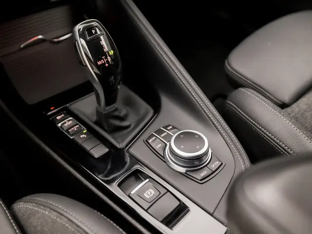 BMW X1 sDrive18i High Executive 2021 Benzine 11