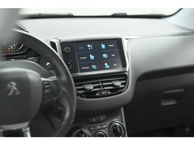 Peugeot 208 PureTech 82 Signature 2018 Benzine 42