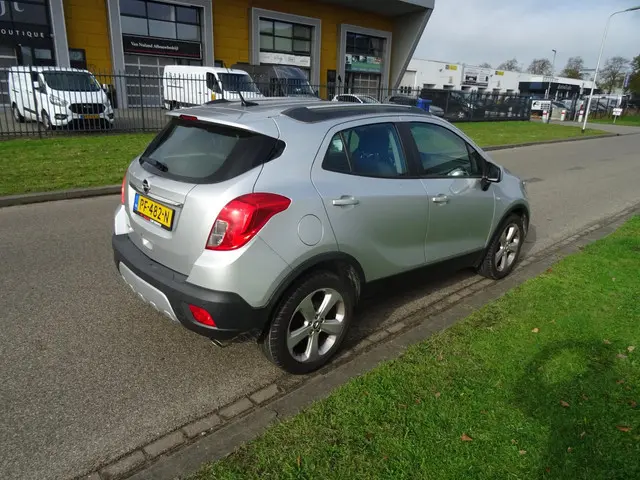Opel Mokka 1.6 Cosmo 4x4 allroad 2013 Benzine 5