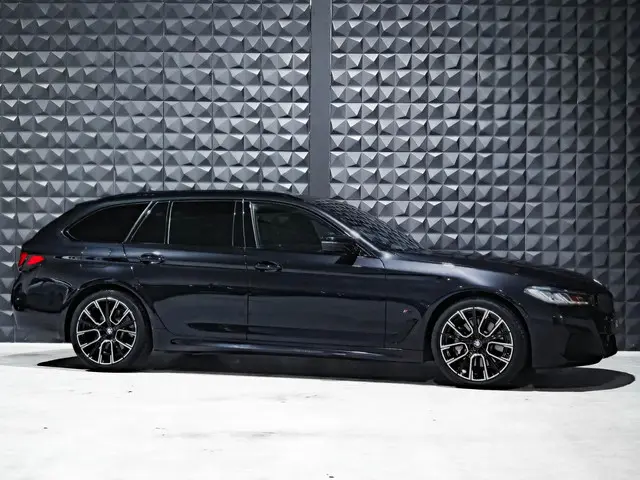 BMW 5 Serie Touring 530i xDrive M Sport 2022 Benzine 7