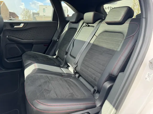 Ford Kuga 2.5 PHEV ST-Line X 2021 Hybride Benzine 10