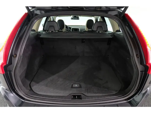 Volvo XC60 3.2 AWD R-Design 2012 Benzine 30