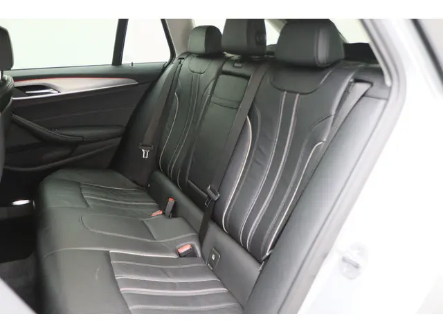 BMW 5 Serie Touring 520i High Executive 2018 Benzine 13