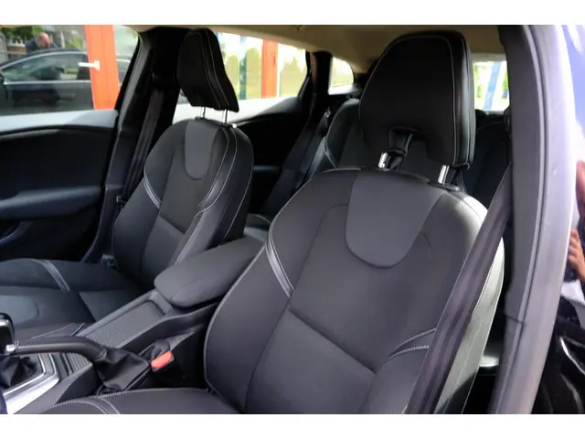 Volvo V40 2.0 T2 Momentum Navi|Clima|LMV 2016 Benzine 23