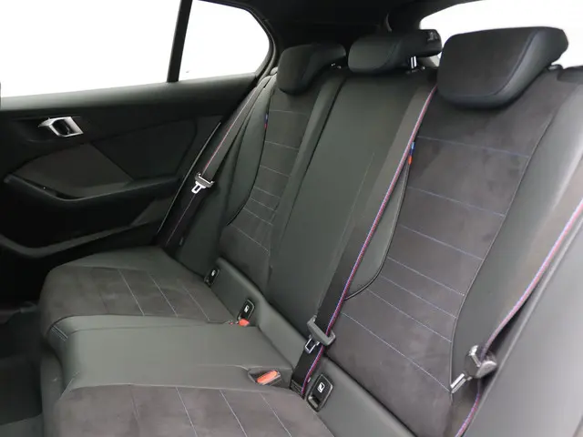 BMW 1 Serie 120 2025 Benzine 20