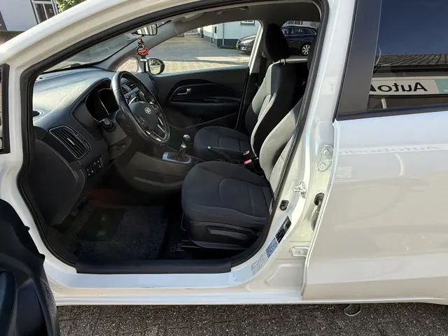 Kia Rio 1.2 CVVT ExecutiveLine 2016 Benzine 6