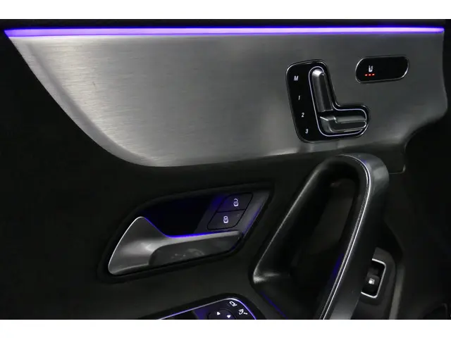 Mercedes-Benz CLA 250 e AMG Line 2023 Hybride Benzine 13