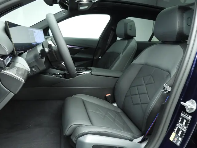 BMW 5 Serie Touring 550e xDrive 2025 Hybride Benzine 7