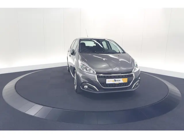 Peugeot 208 PureTech 82 Signature 2018 Benzine 67