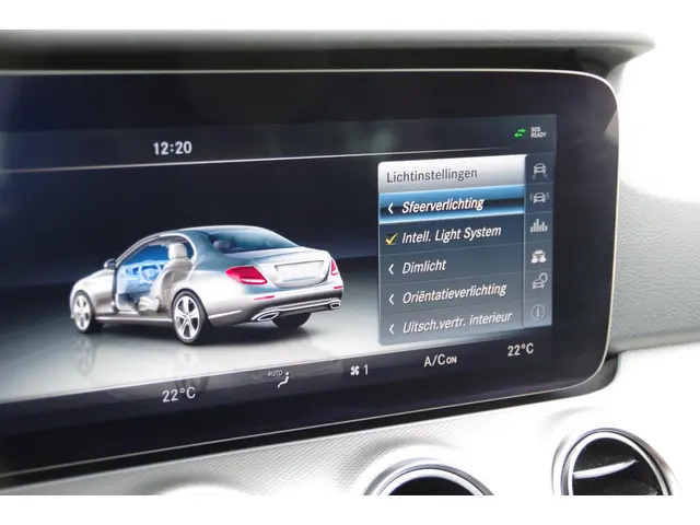 Mercedes-Benz E-Klasse 200 Prestige 2017 Benzine 22