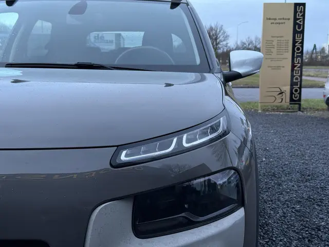 Citroën C4 Cactus 1.2 PureTech Shine 2015 Benzine 32