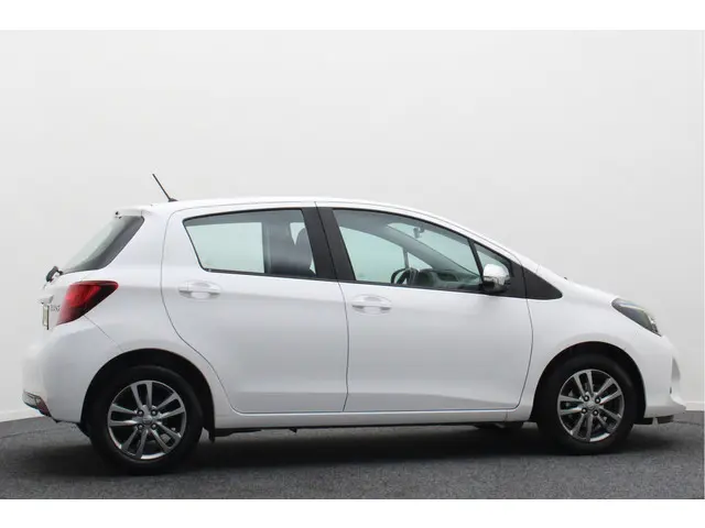 Toyota Yaris 1.3 VVT-i Lounge 2015 Benzine 9