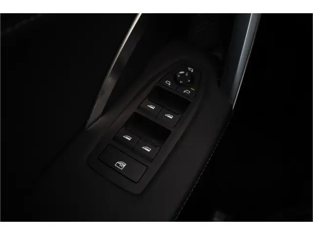 BMW X1 sDrive18i 2023 Benzine 39