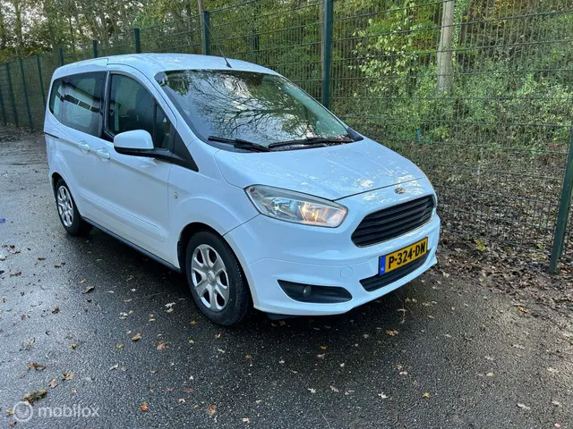 Ford Tourneo Courier 2