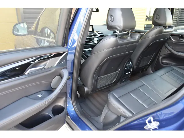 BMW X3 xDrive20i High Executive 2018 Benzine 27