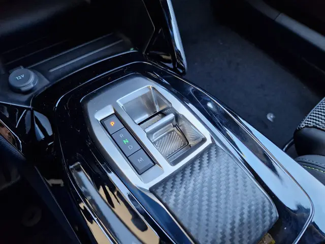 Peugeot 2008 1.2 Hybrid 145 GT 2025 Hybride Benzine 23