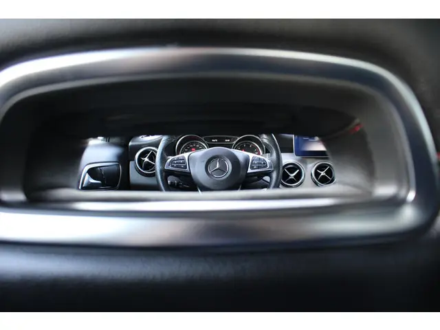 Mercedes-Benz GLA 180 Business 2018 Benzine 18