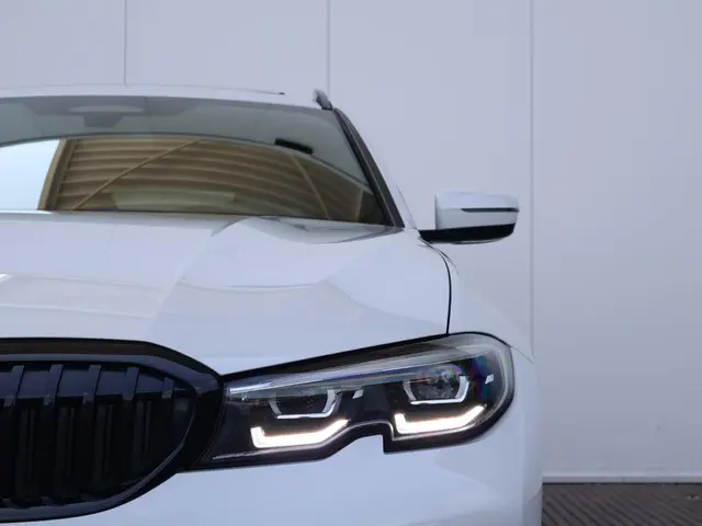 BMW 3 Serie Touring 320i Executive Edition 2020 Benzine 3
