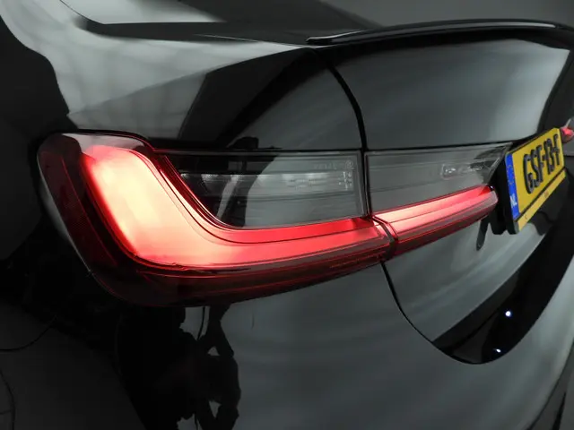 BMW 3 Serie Sedan 318i 2024 Benzine 42