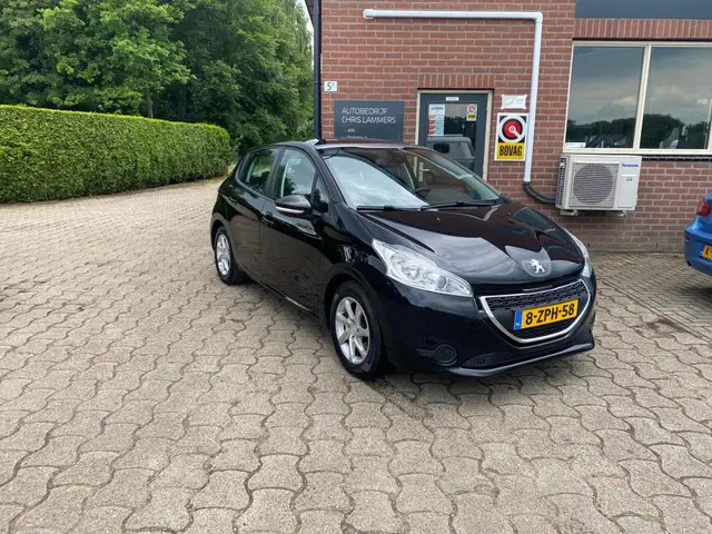 Peugeot 208 1.2 VTi Allure 2014 Benzine 2