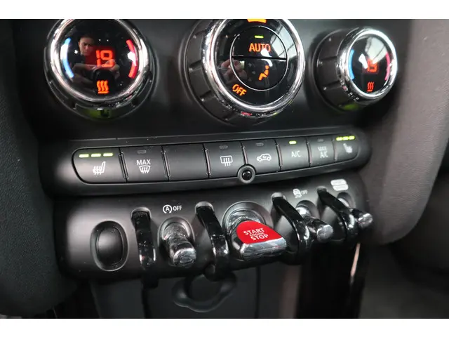 MINI 5-Deurs Cooper 2021 Benzine 13