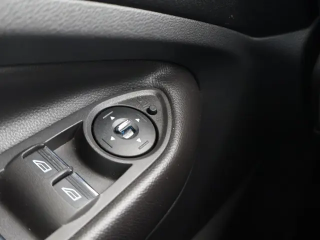 Ford Kuga 1.5 150 PK TITANIUM + TREKHAAK 2015 Benzine 33