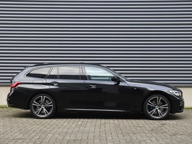 BMW 3 Serie Touring 330e 2021 Hybride Benzine 5
