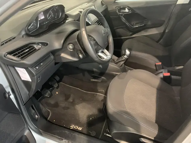 Peugeot 208 1.2 PureTech Signature 2018 Benzine 7