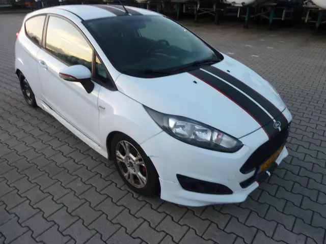 Ford Fiesta 1.25 st line beschrijving lezen 2013 Benzine 4