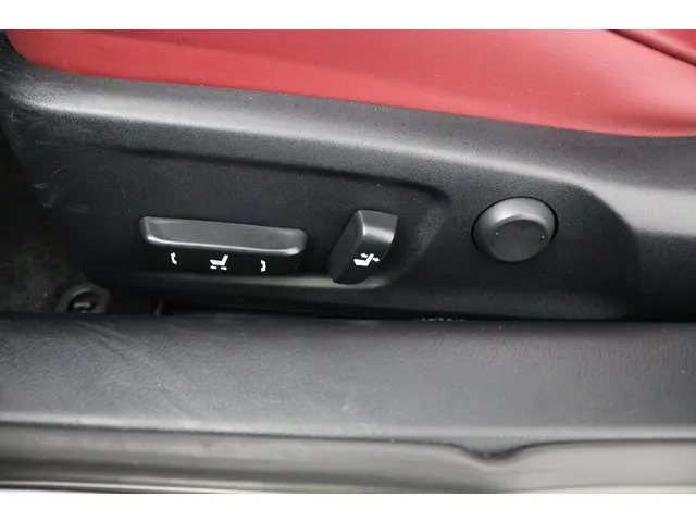 Lexus RC 300h F Sport Line 2016 Hybride Benzine 37