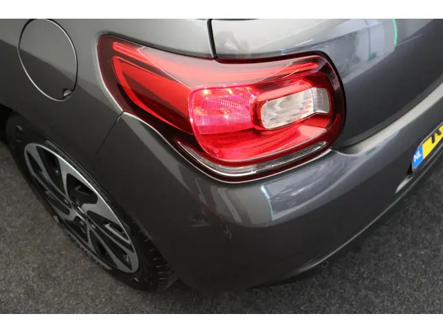 DS DS 3 1.2 PureTech Business 2018 Benzine 17