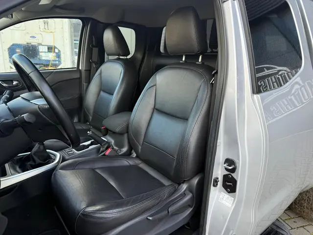 Nissan Navara 2.3 dCi N-Connecta King Cab 2019 Diesel 9