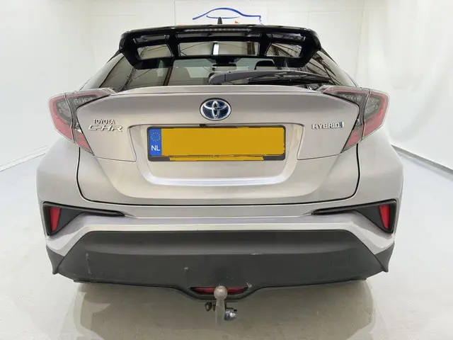 Toyota C-HR 1.8 Hybrid Bi-Tone Plus 2017 Hybride Benzine 6