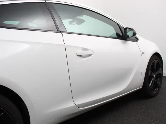 Opel Astra GTC 1.4 Turbo 120pk Sport 2015 Benzine 21