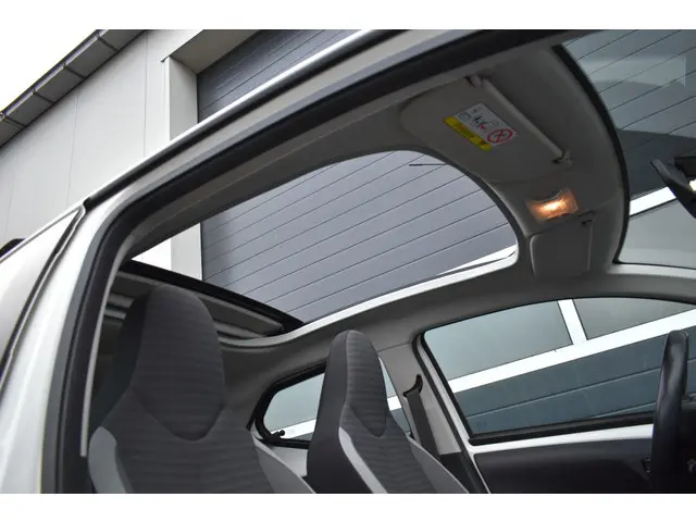 Toyota Aygo 1.0 VVT-i x-play limited 2019 Benzine 18