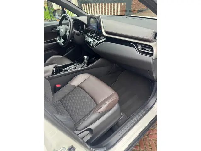Toyota C-HR 1.8 Hybrid Bi-Tone 2017 Hybride Benzine 5