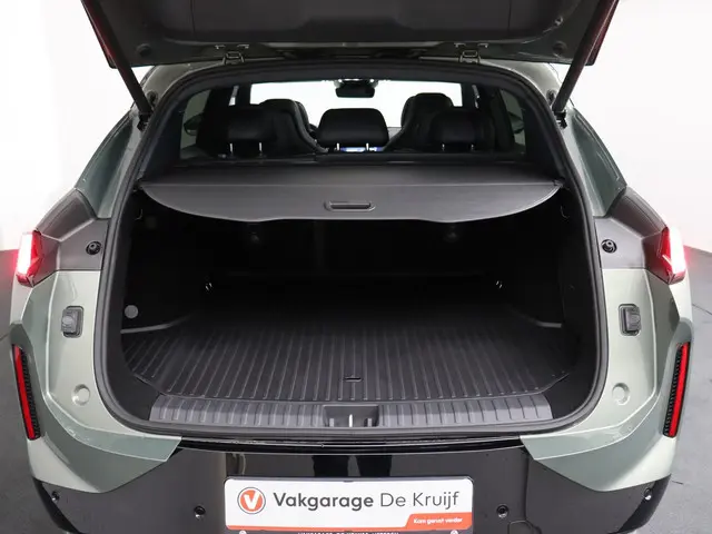 Lynk & Co 08 1.5 More 2025 Hybride Benzine 9